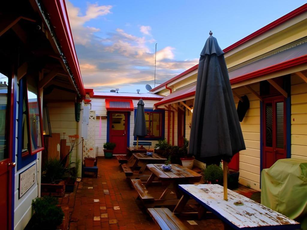 Stables Lodge Backpackers Napier Exterior photo