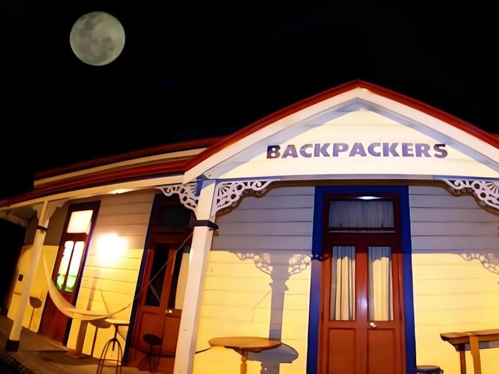 Stables Lodge Backpackers Napier Exterior photo