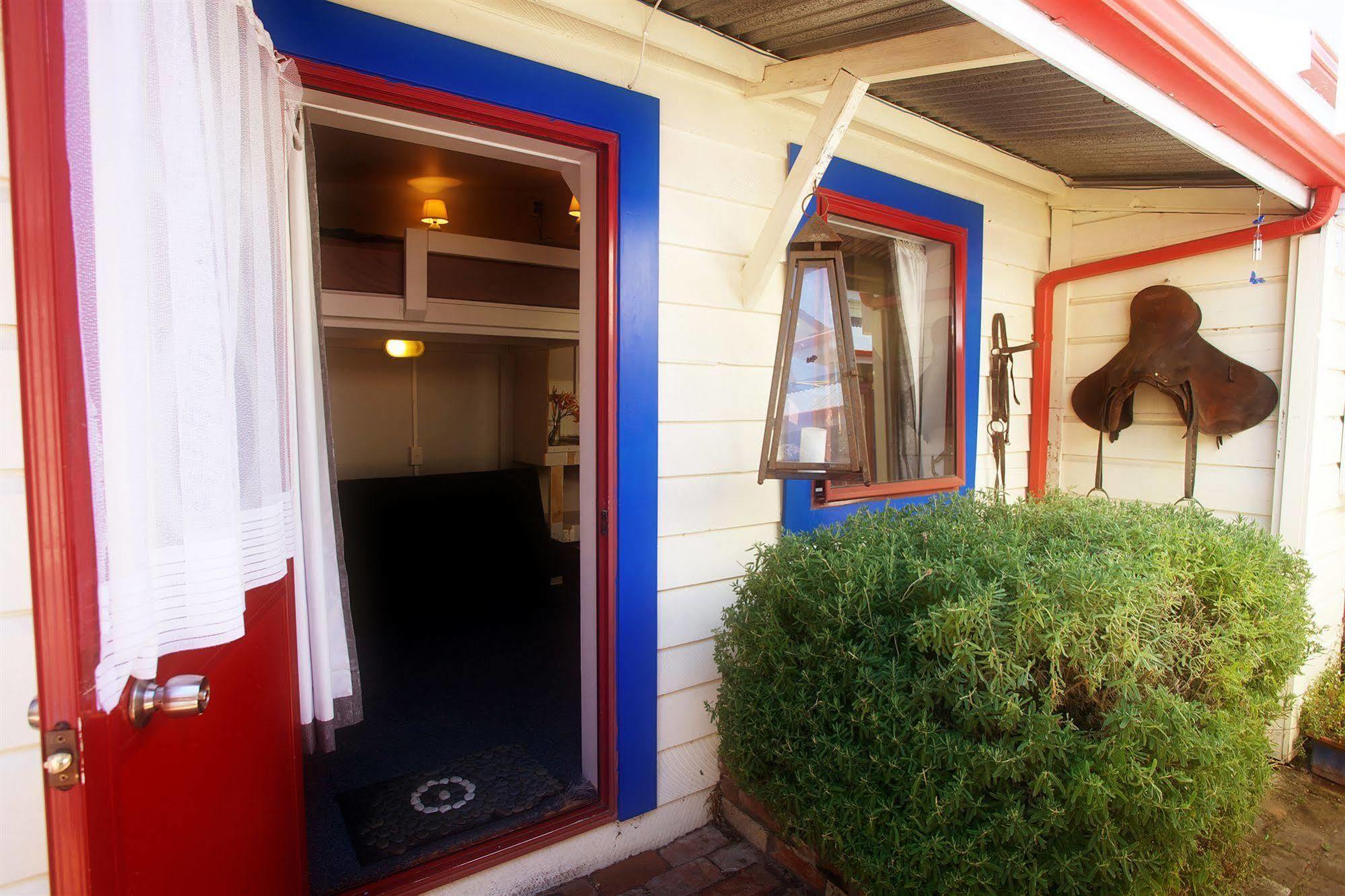 Stables Lodge Backpackers Napier Exterior photo